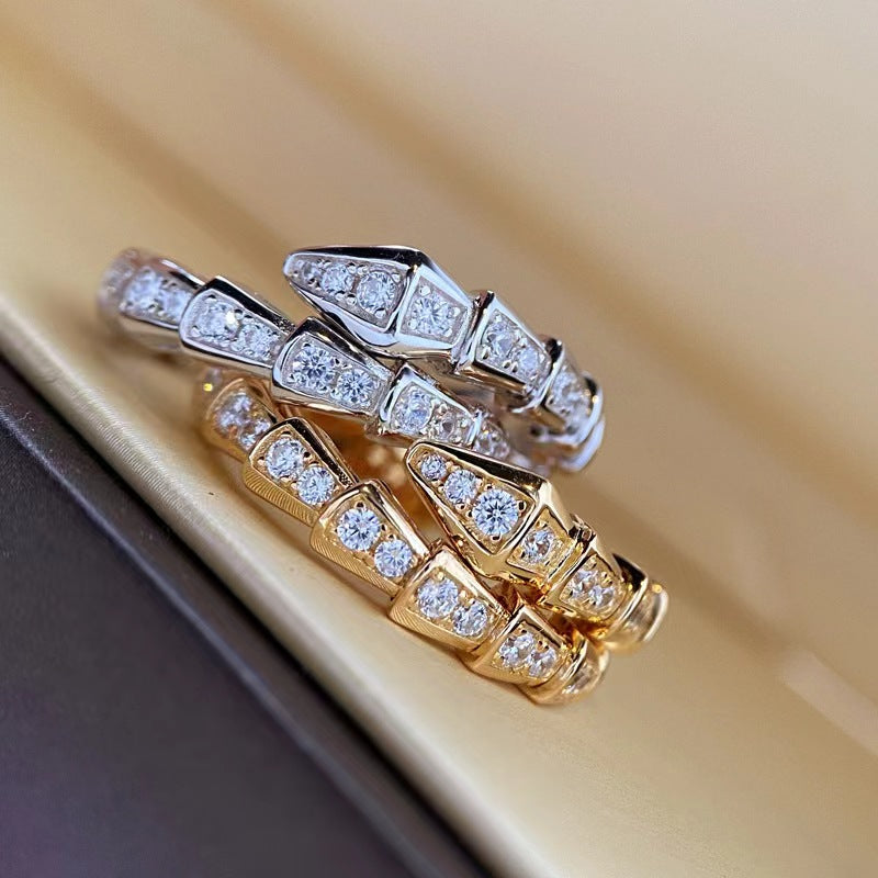 A3 Snake-bone shape Au750 cover by mini diamond ring