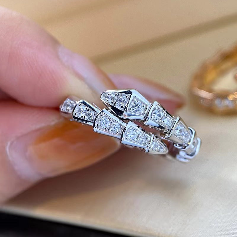 A3 Snake-bone shape Au750 cover by mini diamond ring