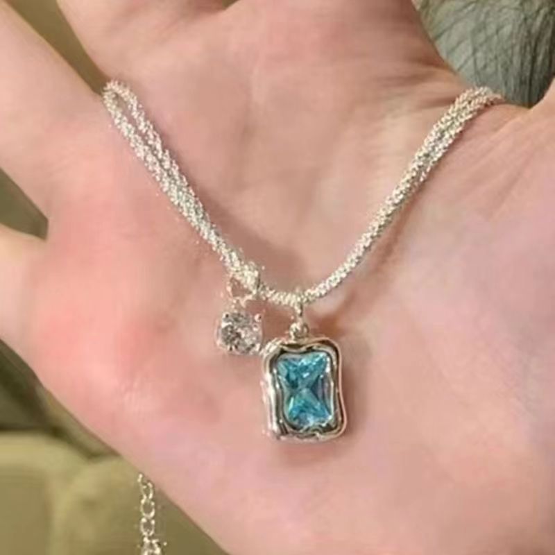 A38 Six working days changeable necklace