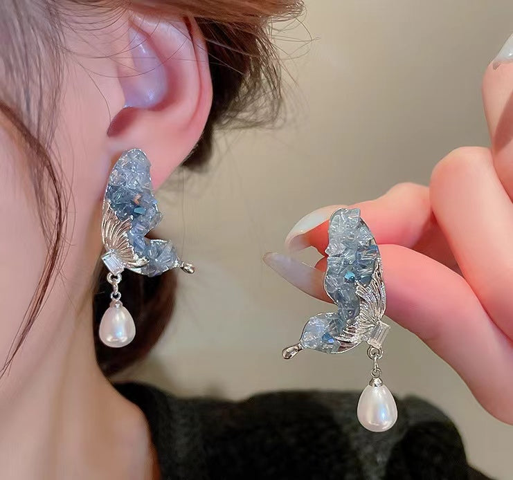 A32 Blue butterfly crystal with pearl earring