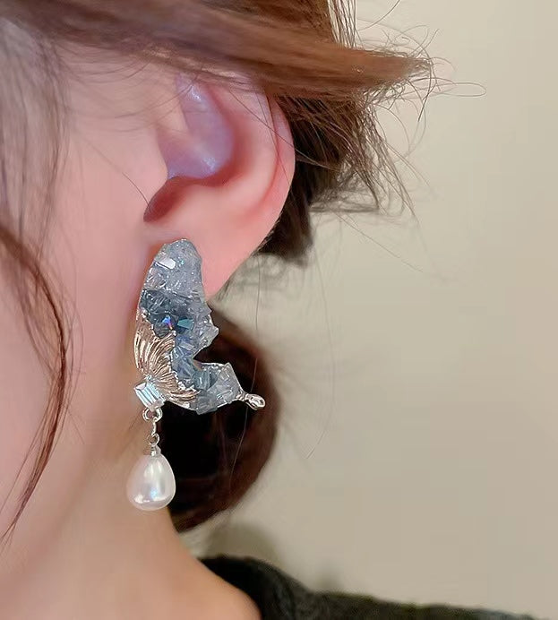 A32 Blue butterfly crystal with pearl earring