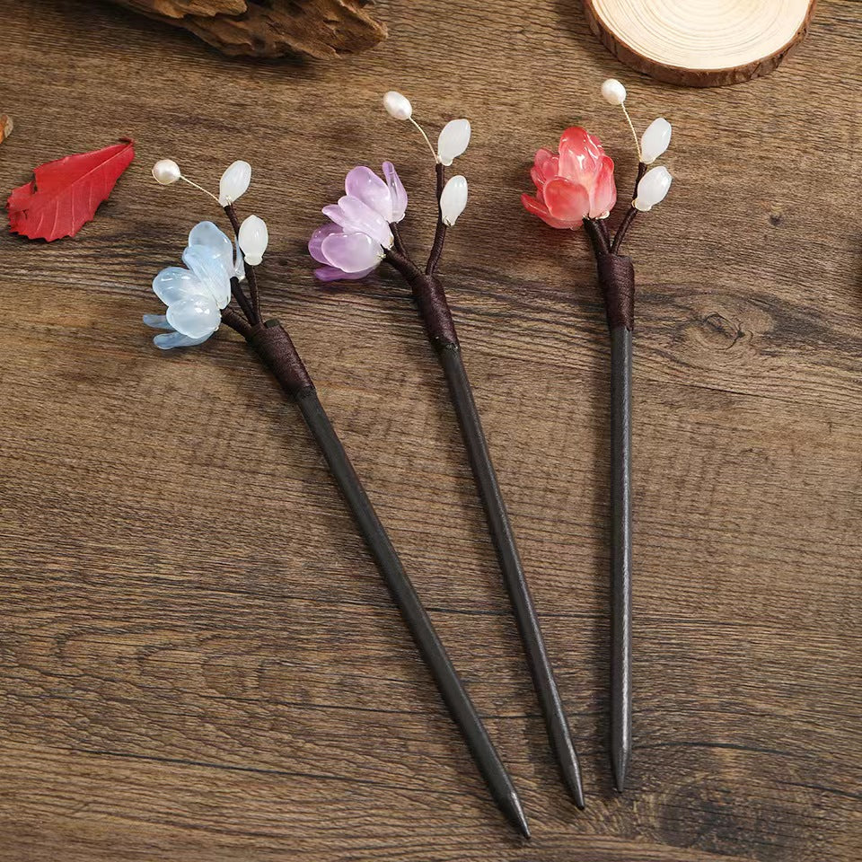 Yulan magnolia hairpins