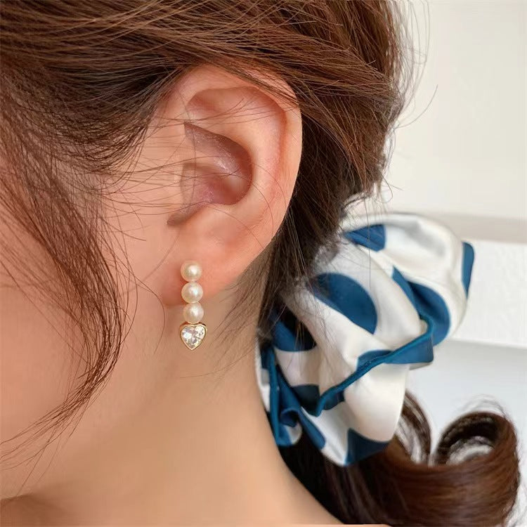 A33 Pearl heart zircon earring