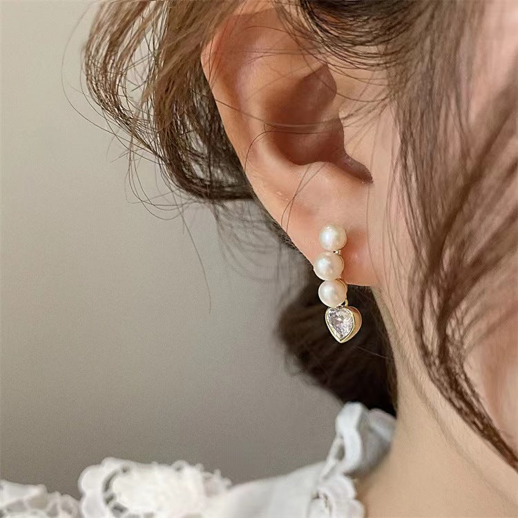 A33 Pearl heart zircon earring